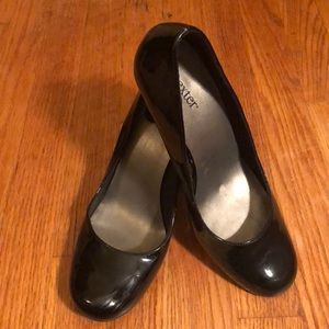 Dexter black glossy heels; size 9.5
